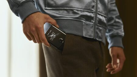 Motorola Razr 2025 combines retro design with modern features