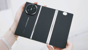 Samsung's innovative tri-folding smartphone design